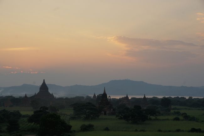 って事で、日が見えなくなると、皆さん順番に下りて行きます。あたしゃ、バスもタクシーも待たせて無いんで、もう少し。