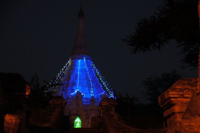 もうすぐ、ニャウンウー村ですな。って、この寺のライトアップはちょっと…あまりの事に写してしまいました。静止画では判りませんが、青いのが点滅してたりします。呑屋かと思った…