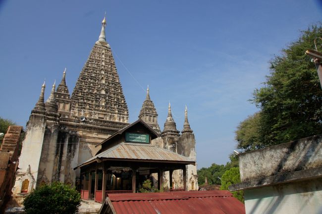 って、ブーパヤー・パヤー方面に向かうと、途中で呼びとめられて…立派な寺が有りますね。こちらも見学に寄って行こうかな。<br /><br />某歩き方で確認すると、マハーボディー・パヤー。予定には無かったけど、見所の一つですな。