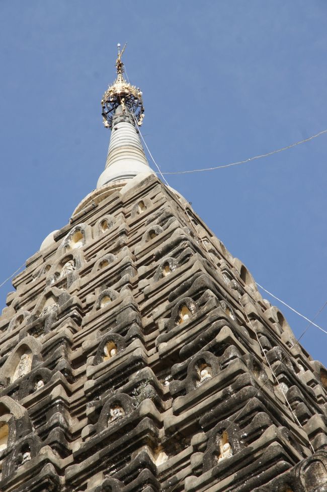 仏塔にも仏様。