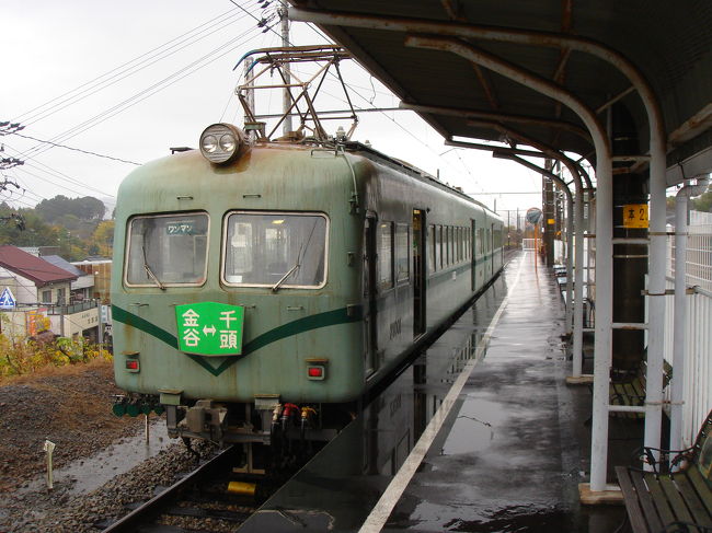 大井川鉄道。<br /><br />さすがレトロです。この車両は特に古かったみたい。<br />　<br />千頭からは、寸又峡温泉バスで40分。<br /><br />細ーいくねくねした道をスイスイ走る運転手さんのテクはすごい！<br /><br />