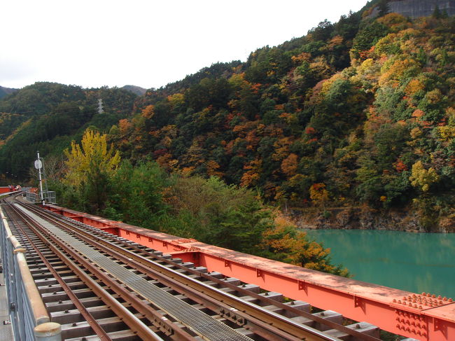 湖の上の線路と駅があるって、<br /><br />変な感じですね。