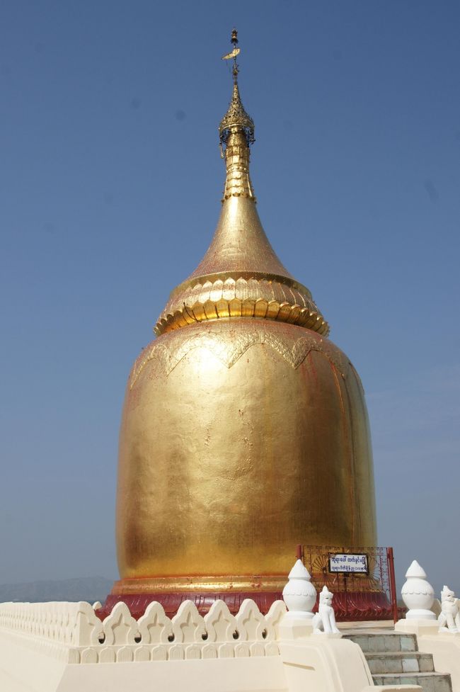 見所は、やっぱりこの仏塔ですな。これまでに見た中には、この形は無かったかも。