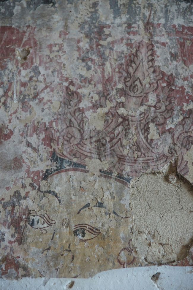 詳細見ようとすると、かなり損傷しておりますが…