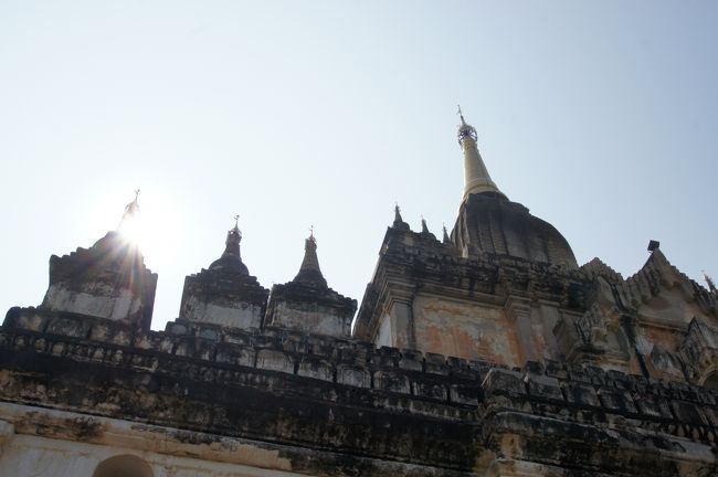 恒例により、土産物売りのお嬢ちゃんが寄って来ますが…ここの娘達はあんまやる気無く、”いらない”ってぇと、すぐに撤収。