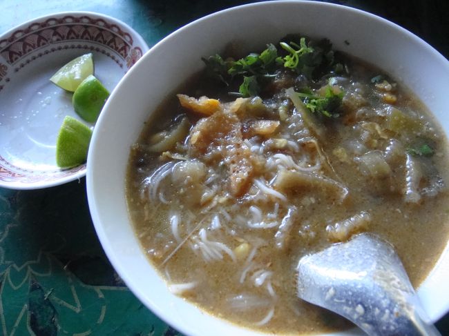 着席してすぐに出て来ました。モヒンガー。