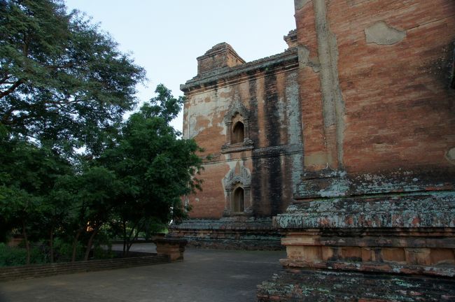 今度は外周から。割と観光客多いので、わたしには土産物売りが付いてくるような事は無く。