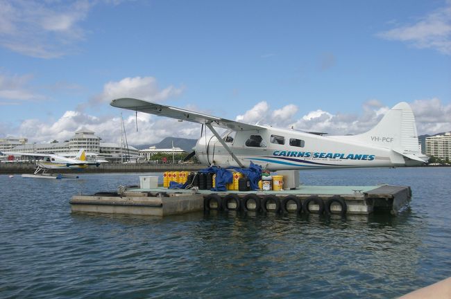 シートベルトを締め、ヘッドフォンをつけ、間もなく離陸<br />風があるため、しばらく水面を飛ぶ