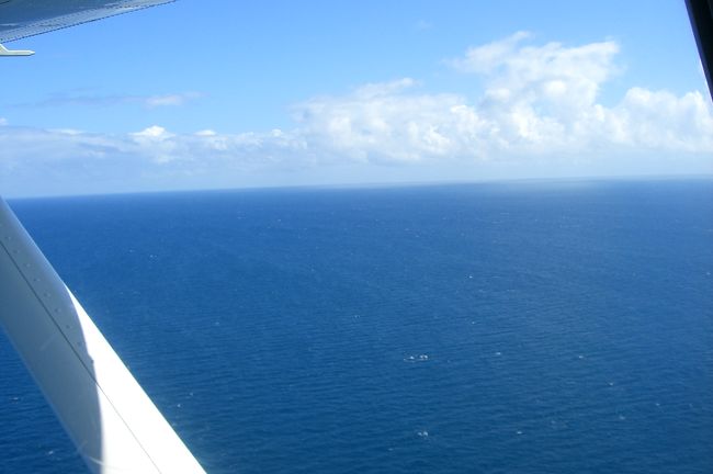 すご〜い！<br />どこまでも広がる真っ青な空と海だけ！