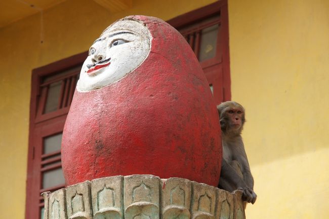 守り神様？普通の民家の入り口みたいですが。