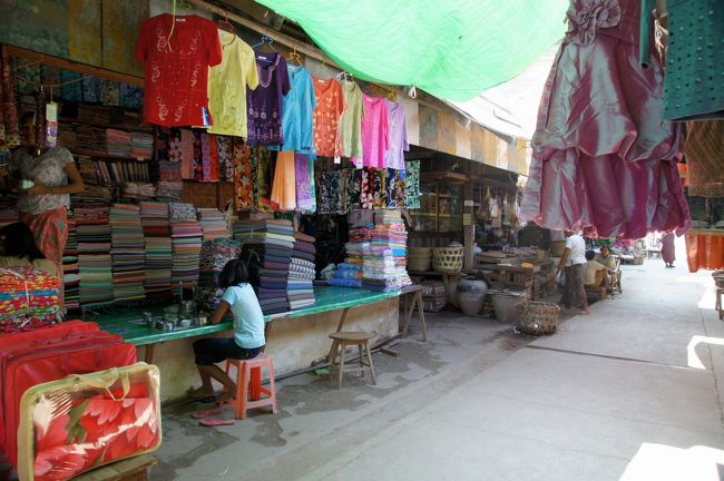 服屋さんは多いね。