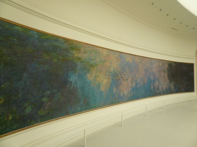 クロード・モネの大作<br /><br />睡蓮<br /><br /><br />睡蓮の間に入った瞬間、<br />息が止まり、何が何だかわからなくなり、<br />声が出ないくらい…。<br /><br />