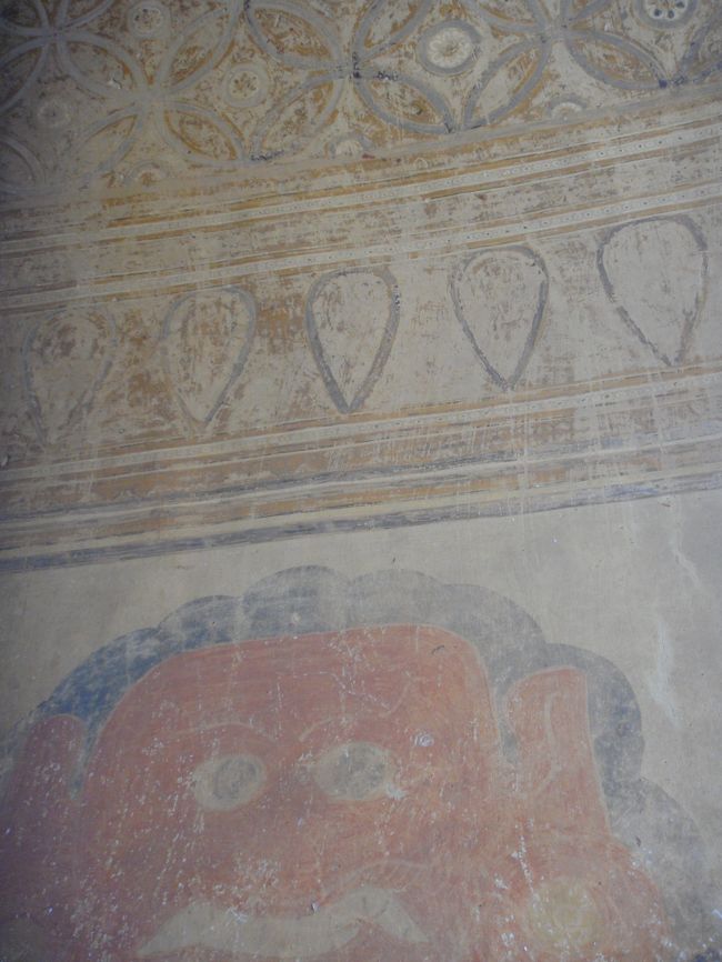 前回、あちこちシャッター切ったんで、写真は控えめに。<br /><br />でも、内部の壁画が残ってる事に気がついたり、二回目ならではかな。それとも、あんま声かけられないからかな。