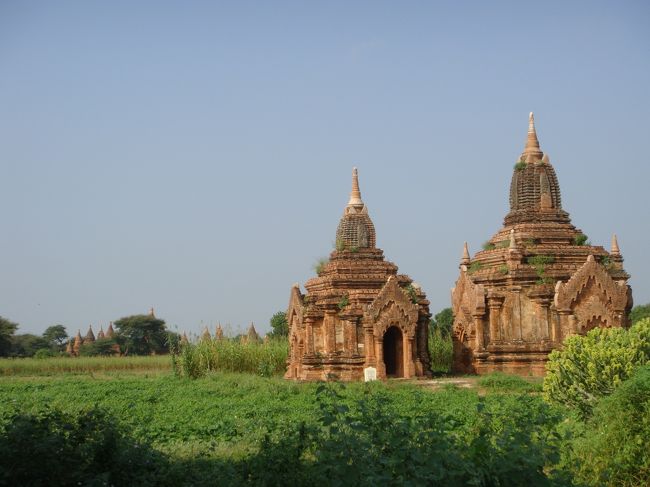 んで、お目当ては、西側の祠からの眺め。もちろん、誰も来ませんので、バガンの風景独り占めです。
