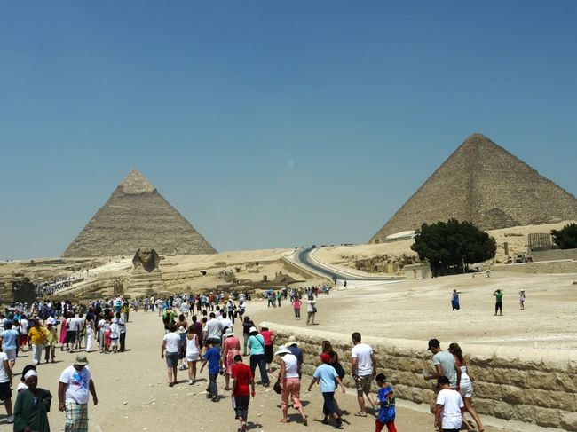 写真を撮ってくれた子がいましたが、<br />お金を要求されます。<br /><br />アングルはおもしろかったんだけどね。<br />最初カメラ盗まれるんじゃないかとおもいました。<br />