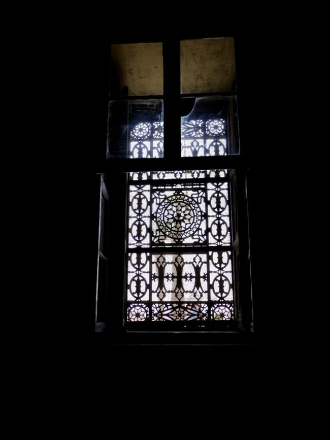 格子型の彫りもきれい。