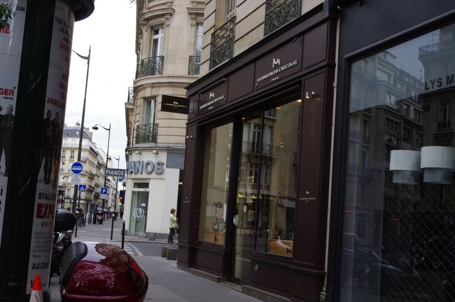 続いて、ラ・メゾン・デュ・ショコラへ<br />やってきました。<br />ここでエクレアを食べたかったんだけど、<br />喫茶店自体は、１８時頃に閉まってしまい、<br />お茶できませんでした（；＿；）<br />なので、お土産用のチョコレートだけ購入。<br />今度来る時は絶対早めに来ようっと。