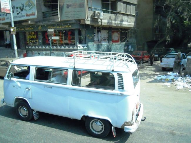 やっぱり、ドア前回で走行中のワゴン。