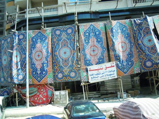 工事中の布地は、なんか絨毯の柄みたい。