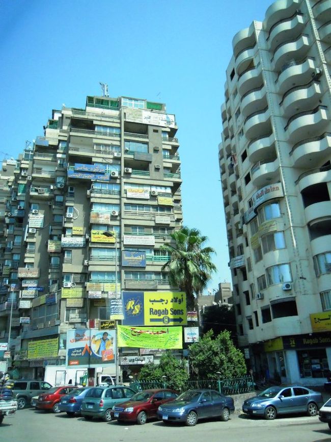 お腹も壊さず無事に帰国。<br /><br /><br />成田について、やっぱり友達が電車の時間が〜といって、いつものように先に帰っていく、スーツケース待ちのところで・・・。<br /><br /><br />あと、帰りの飛行機で最初はごはんたべるけど、あとの食事はたべません。<br /><br />成田でお腹空いておにぎり食べて帰るとちょっと時差ぼけ解消になるから。