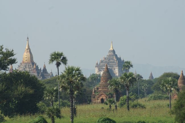 アーナンダ寺院と、タビィニュ寺院。