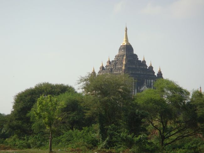 タビィニュ寺院が見えて来ました。