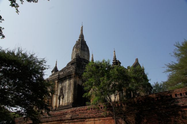 が、目的地はこちら、その手前にあるシュエグーヂー寺院。
