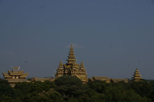 あれなぁに？って、訊いてみたら、新しい王宮との事。王様、いるんだっけ？