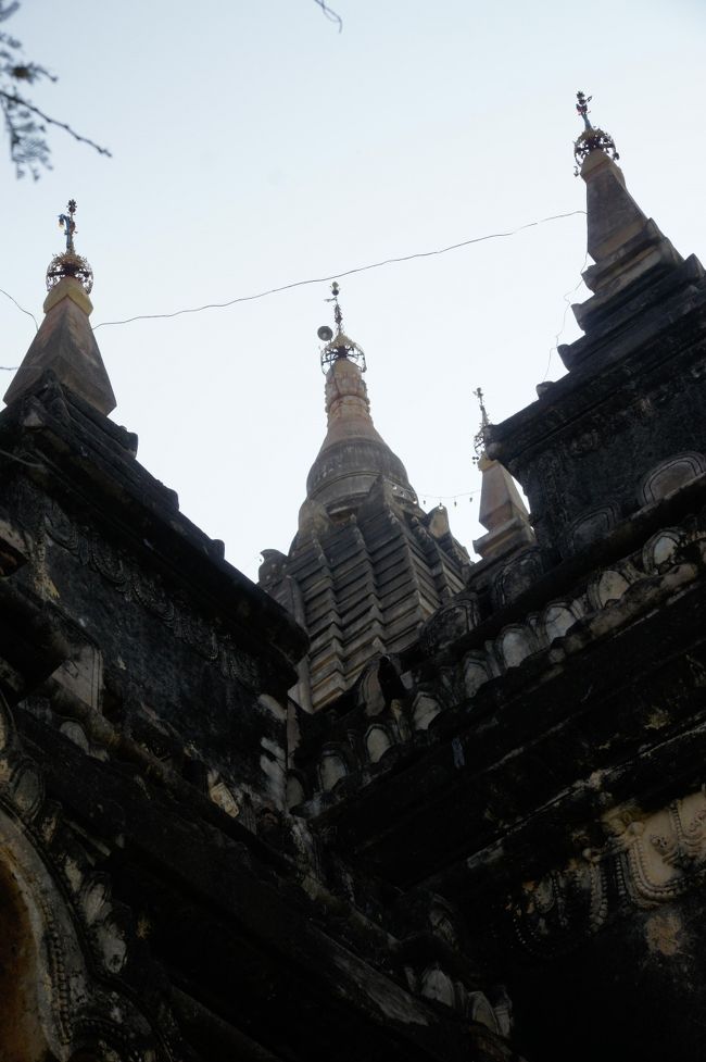 さて、見学が終わったところで土産物の売り込み開始…漆器ですかぁ。ここのお嬢ちゃん、お行儀が良くて、見学中に全く売り込みも無く、解説も割と丁寧だったりしたんで、なんか買ってあげてもいいかなぁと思ったんですが…漆器ですかぁ。ごめんなさい。