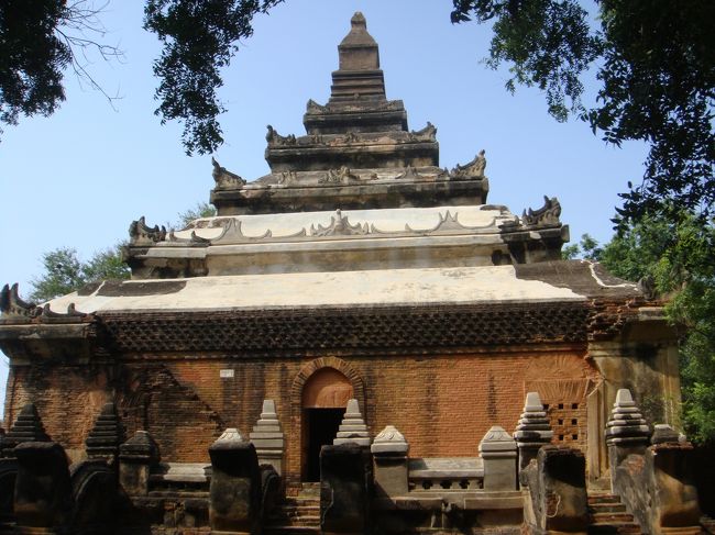 次に見に行ったのは、ピタカタイ。図書館みたいなもんかな？<br /><br />中に入ってみましたが、割と放ったらかしで、なんか荒れた感じね。外からしばらく建物を眺めて次へ。