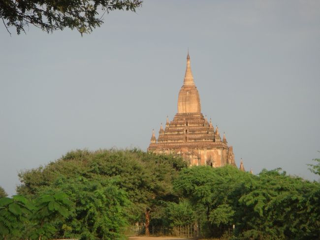 先に、スラマニ寺院へ。