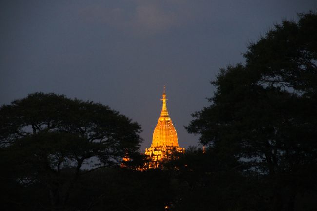 こっちは、アーナンダ寺院かな。
