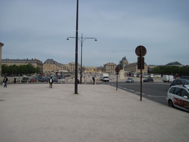 ベルサイユ宮殿への大通り。