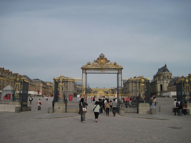 宮殿の門。豪華。しかし、ここに来るのは２回目。。。