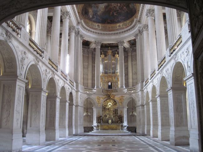 宮殿内に入る。