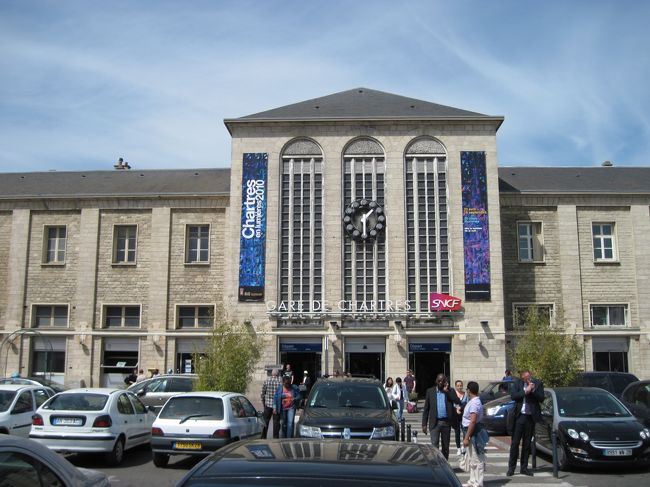 シャルトル駅に到着。<br /><br />シャルトル編へ