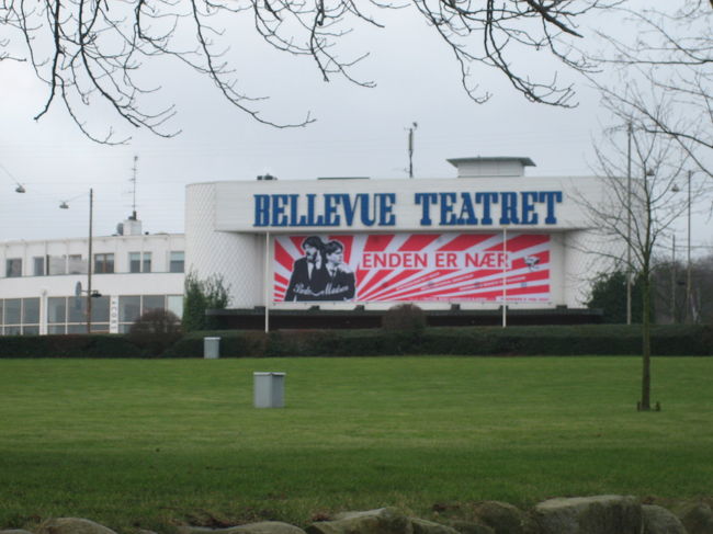 ★Bellevue Theatre　1937<br />駅から海に向かっていく道の左側にあります（大きな通り沿い）<br />シアターの隣はレストランになっています。