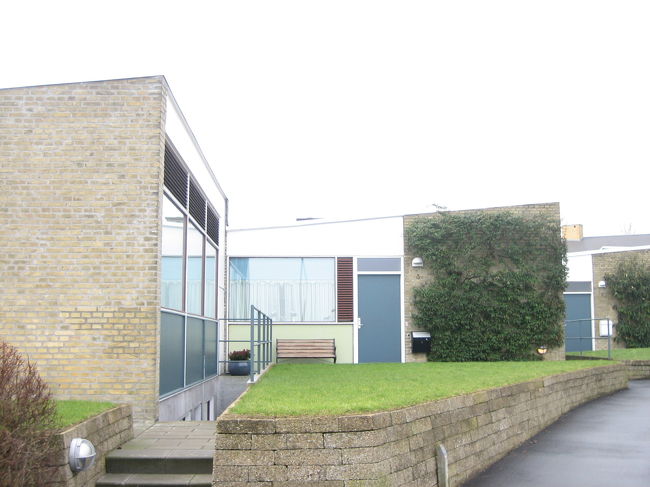 ★Soeholm III　1955<br />レストランの通りを歩いていると、集合住宅が次々と見えてきます。