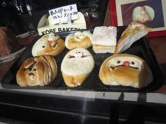 神戸ベーカリーのパン（鬼太郎セット）。