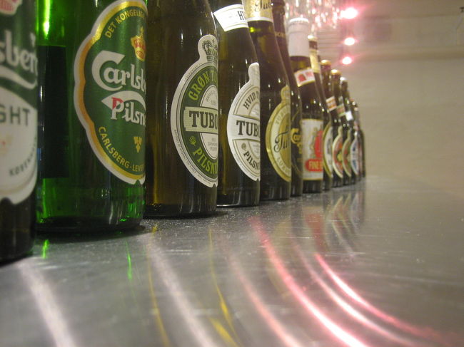 お楽しみの試飲！<br />二つのカテゴリーがあって、各カテゴリー1杯ずつ選べます。<br />もちろんテイスティングもできます♪