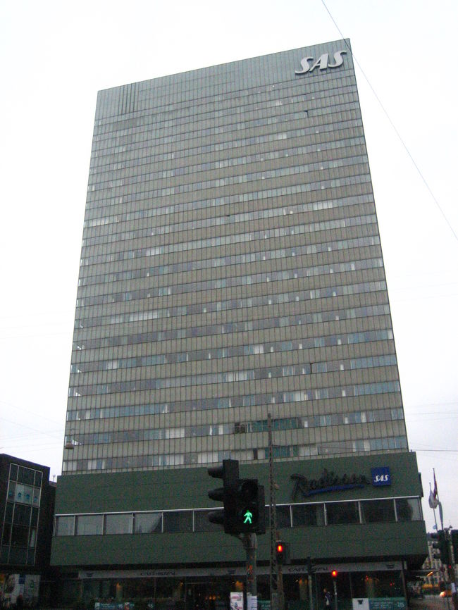 SASロイヤルホテルのロビーにあるスワンチェアを見に！