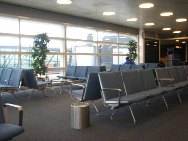 コペンの空港。<br />ここで出張中の同僚2名に会うｗ<br />帰りは同じ飛行機でした。<br /><br />