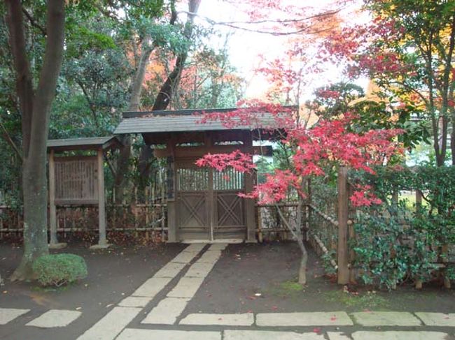 「平林禅堂」の門<br /><br />この寺は、臨済宗妙法寺派の専門道場がある格式の高いお寺なのです。