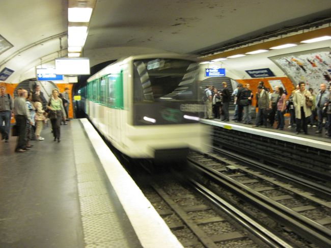 メトロに乗車。