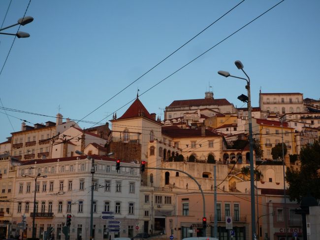 川沿いを二人で歩いて、こんな素敵な街並みを見ることができました。<br /><br />次の日またここに来ましたが、夕焼けに染まっているこの風景とはまたちがっていました。<br /><br />どっちも素敵です。