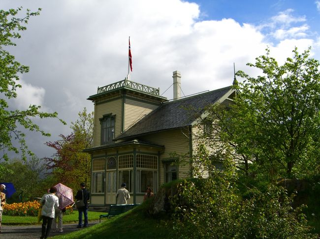 この家にグリーグは２２年間住んでいたそうです。