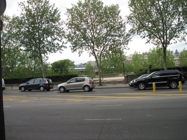 セーヌ川の河畔に来た。