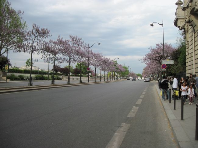 さらに進むと。