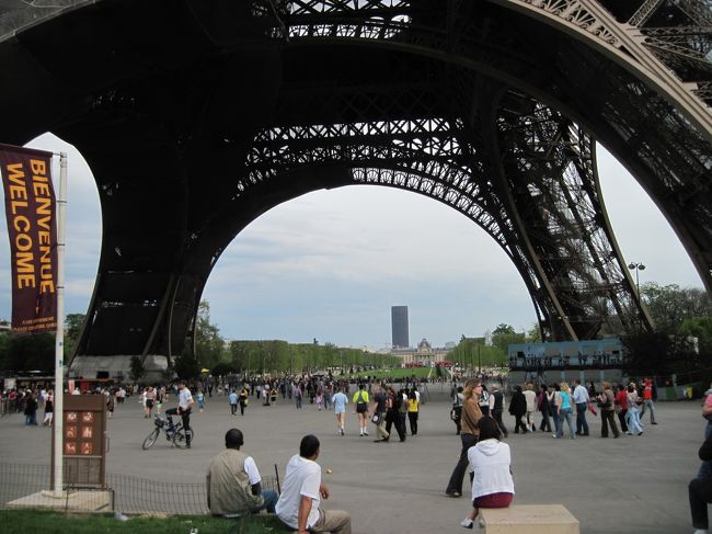 エッフェル塔到着。