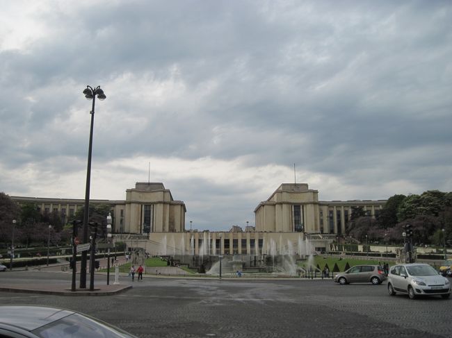 対岸はシャイヨー宮。